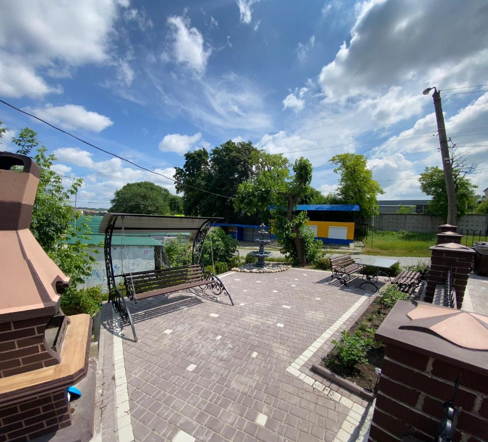 Aparthotel Family Люкс à Kamianets-Podilsky Extérieur photo